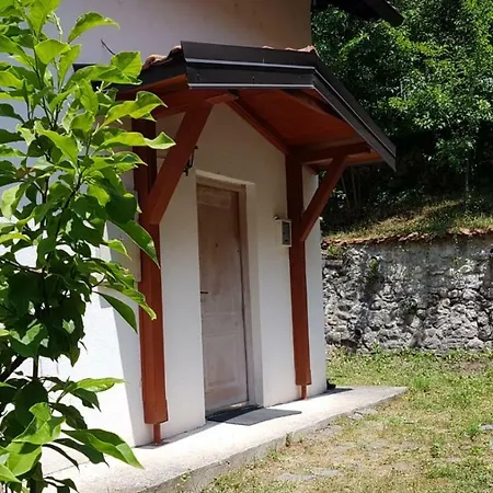 Sasa Boracko Jezero بيت للعطل